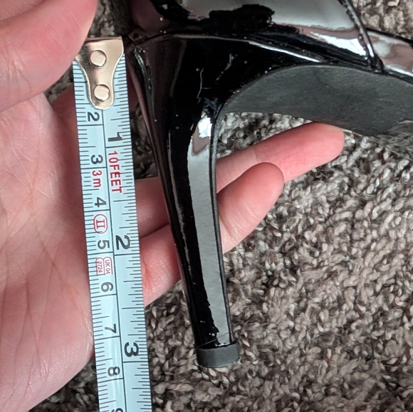 Michael Kors Strappy Black Patent Faux Leather Open Toe Heels (Size 7) - Picture 8 of 10